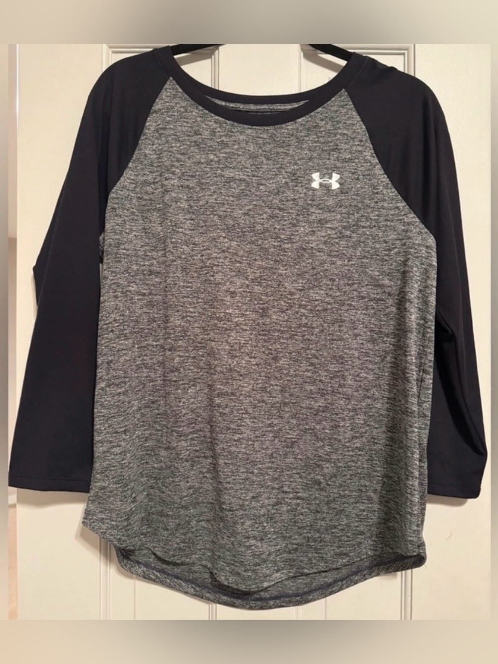 Under Armour HeatGear 3/4 Sleeve Raglan Top Gray Black Medium